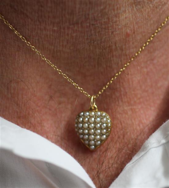 A Victorian 15ct gold, split pearl and diamond set heart shaped pendant locket, pendant pendant 1in.